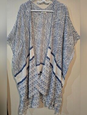 Woven Heart Lightweight Blue & White Floral Geometric Kimono